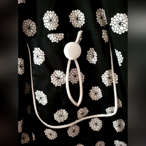 EUC Voodoo Vixen Dahlia Polka Dot Floral B&W Fit & Flare Vintage Retro Dress XL - Picture 4 of 6